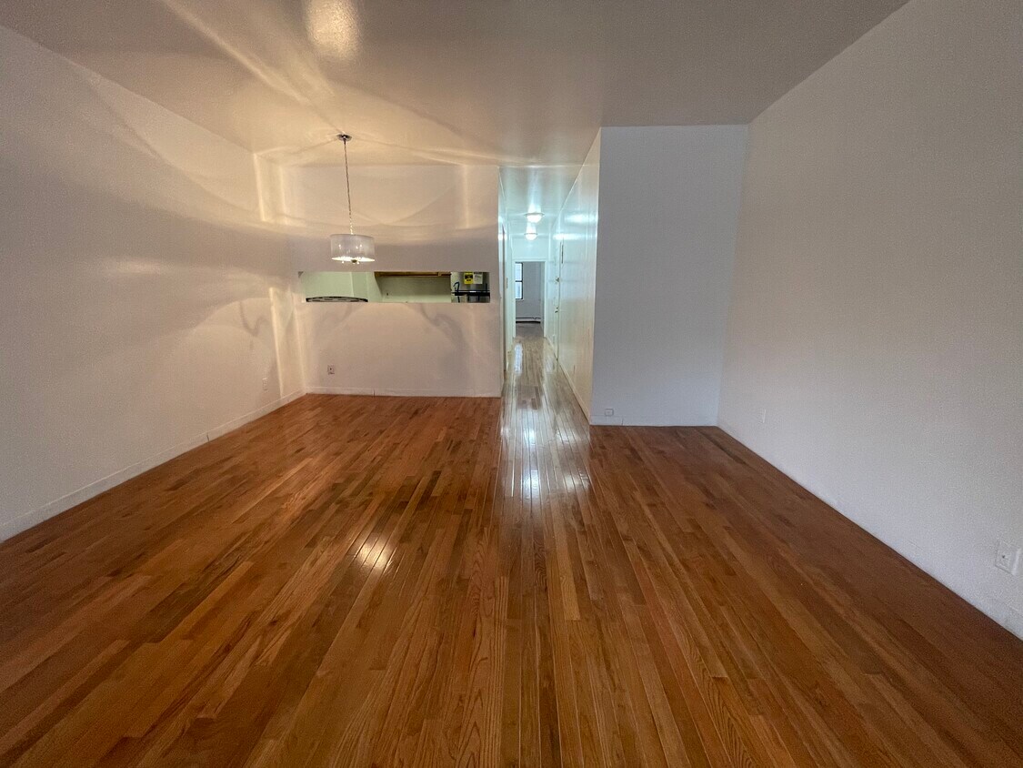 Living room - 81 W 126th St