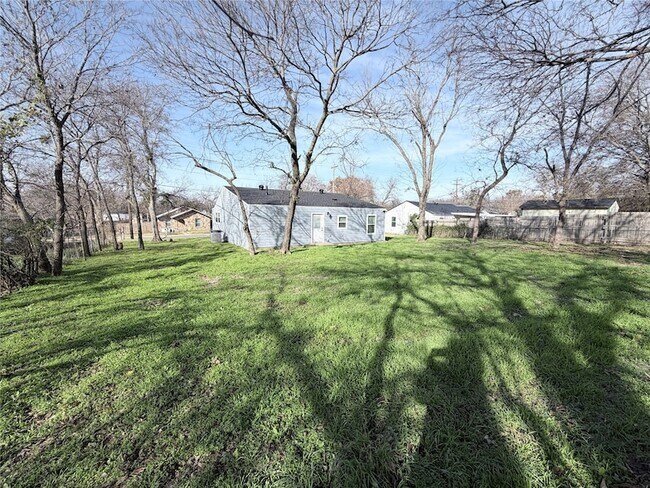 Building Photo - 710 N Rusk St