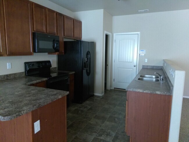 large kitchen with storage - 3070 Harpy Grove