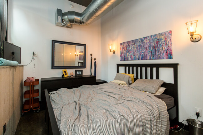Building Photo - REACHLofts