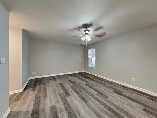 Foto del edificio - 302 Graham Meadow Dr