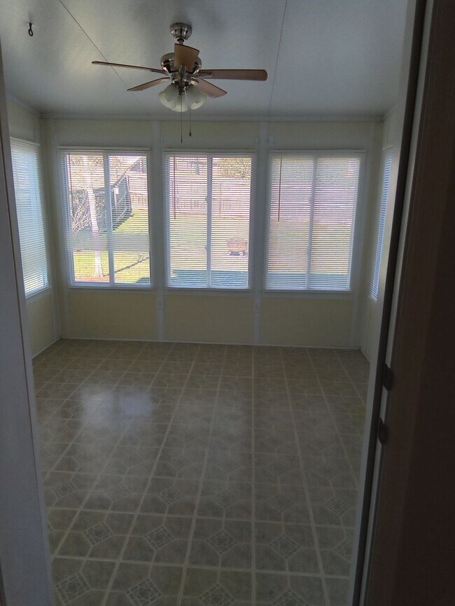Building Photo - Knoxville 37924 - 3 bedroom, 2.5 bath home...