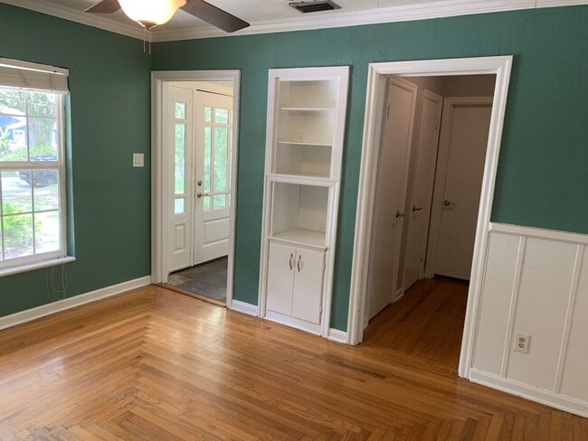 Building Photo - 2109 Forest Cir