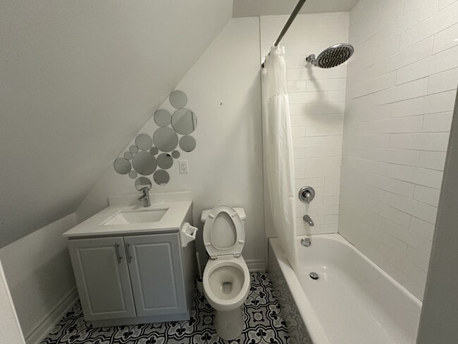 Photo du bâtiment - 1267 King St W