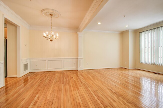 Building Photo - 11902 Kings Bridge Way