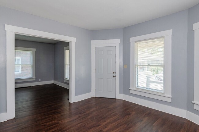 Building Photo - 832 Maple Ave