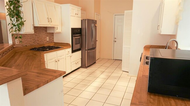 Building Photo - 2308 Spring Wagon Ln
