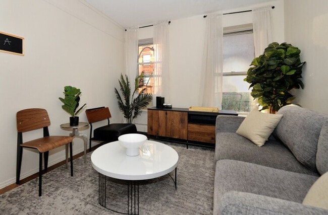 Foto del edificio - 348 W 38th St