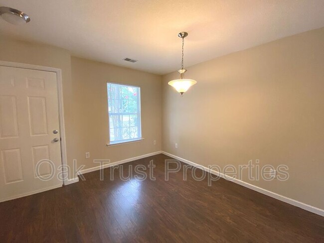 Building Photo - 7866 Park Gate Dr