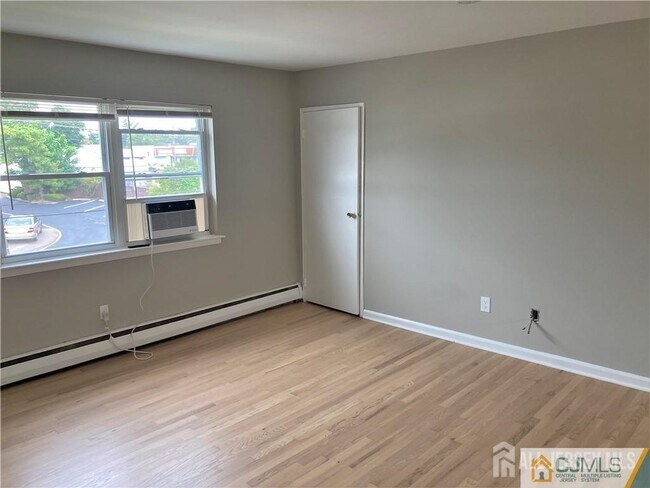 Building Photo - 250 Penn Ave