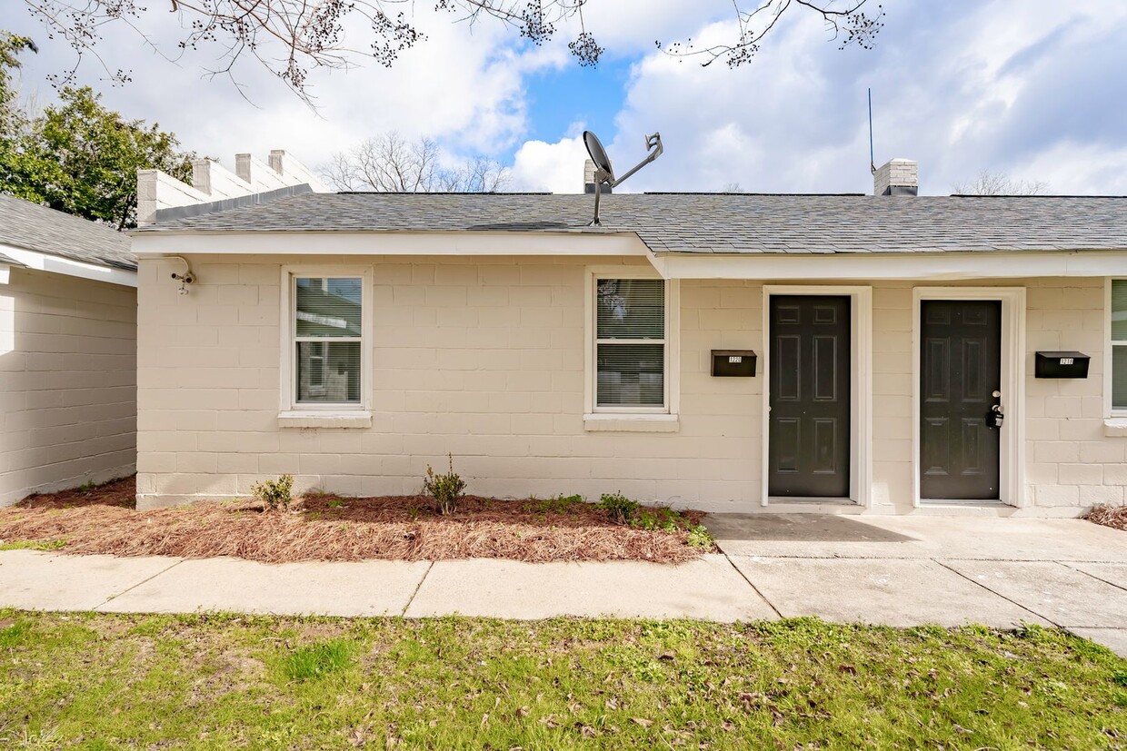 Primary Photo - Vouchers Accepted!!! 2 Bedroom