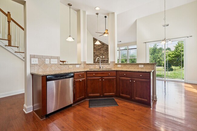 Building Photo - LOCATION!  Home in a Quiet Cul-de-Sac with...