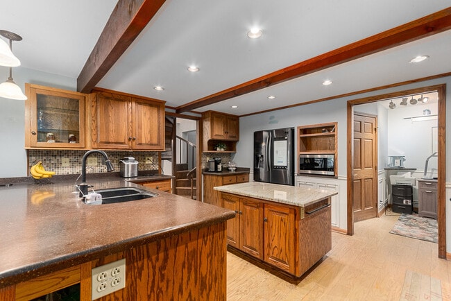 Building Photo - 20737 Rock Run Dr