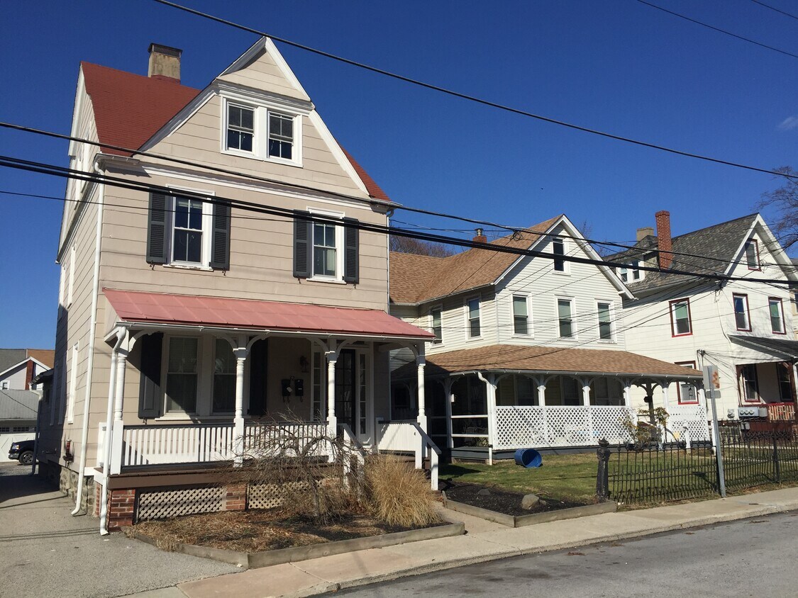 32 S Merion Ave Unit 2, Bryn Mawr, PA 19010 Apartments in Bryn Mawr