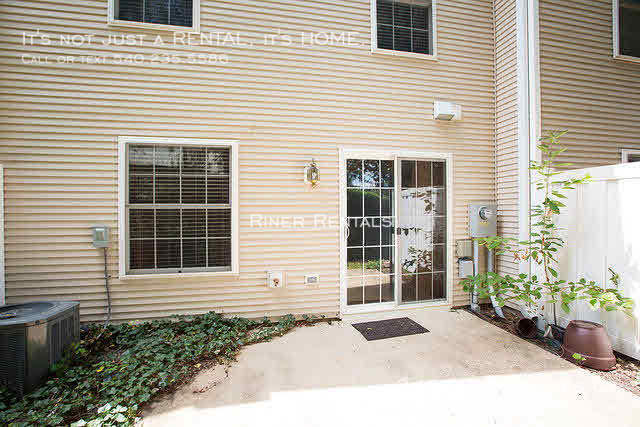 Building Photo - 2457 Twin Gables Ct