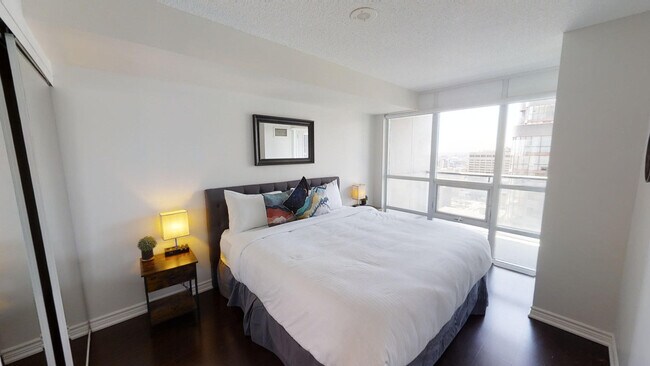 Building Photo - 763 Bay St.