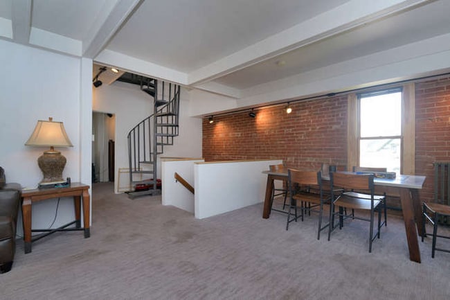 Building Photo - 500 N Washington St