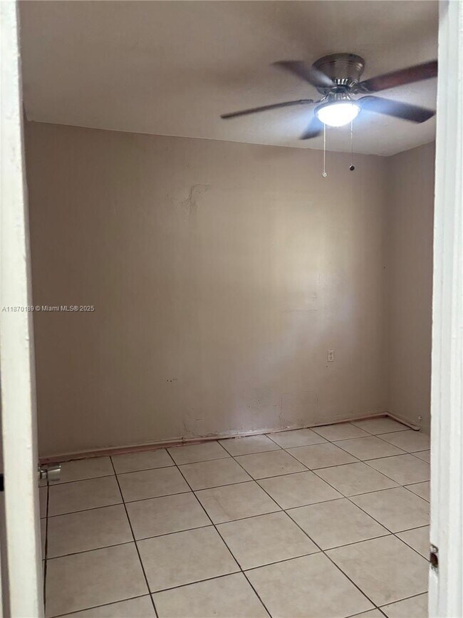 Foto del edificio - 1181 NE 154th Terrace