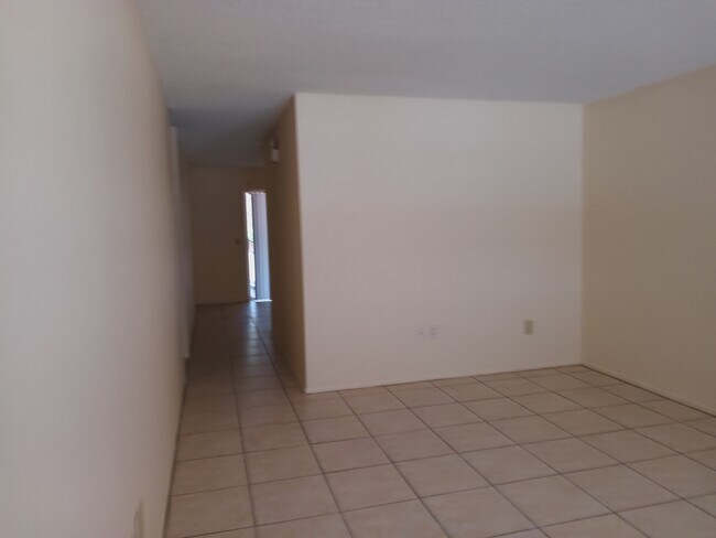 Foto del edificio - 7419 Mead Dr