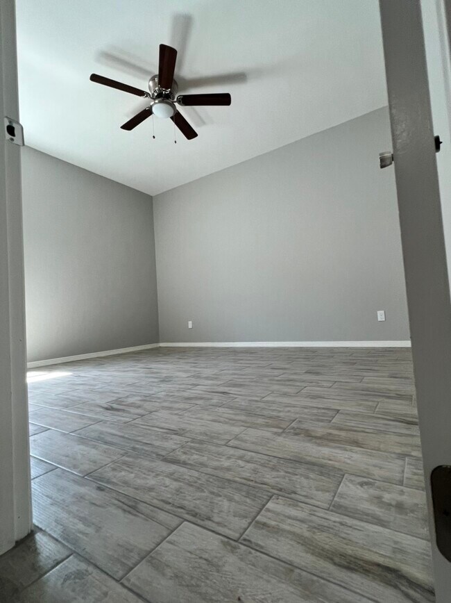 Foto del edificio - 1306 W Heritage Dr