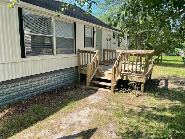 Building Photo - 2765 Pinecrest Dr