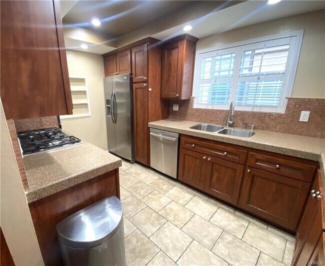 Foto del edificio - 1714 Wollacott St