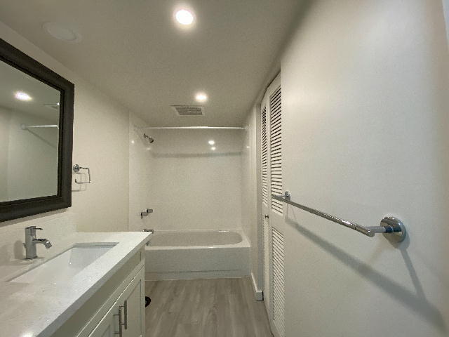 Building Photo - REGENCY PARK 2/2/2 sec, A/C, W/D, c-fans, ...
