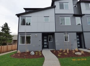Building Photo - 3230 148th St SW
