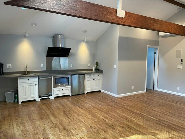 Photo - 1875 University Ave House