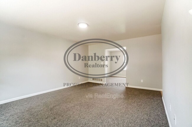 Building Photo - 3704 Willow Run Dr