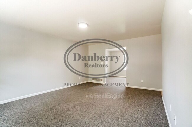 Foto del edificio - 3704 Willow Run Dr