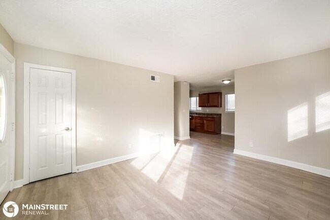 Building Photo - 4723 GRANADA DR, LOUISVILLE, KY 40272