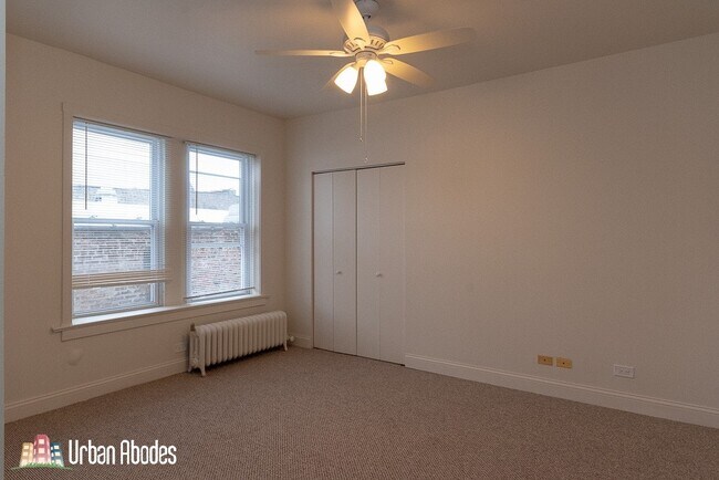 Foto del edificio - 3959 W Irving Park Rd