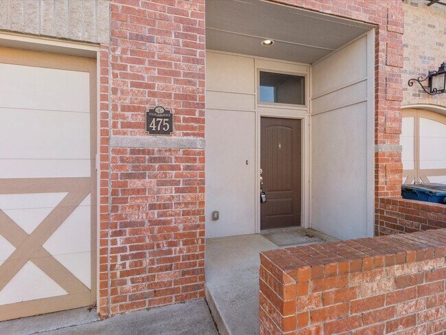 Foto del edificio - Gorgeous newer 2br 2.5ba Townhome!!