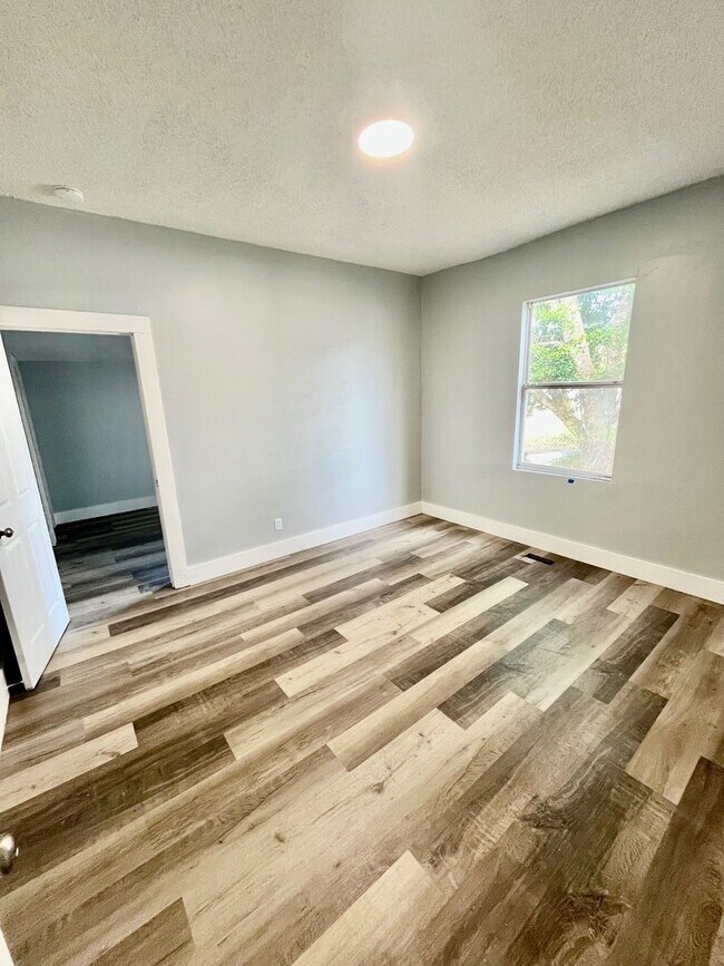 Foto del edificio - Charming 4BR/2BA Lakeland Home NO APPLICATION FEE!