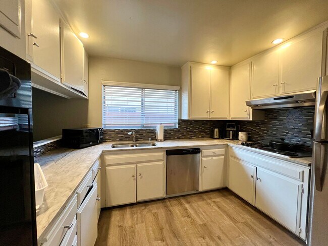 Foto del edificio - Spacious & Stylish 5-Bedroom Gem Near SDSU!!!