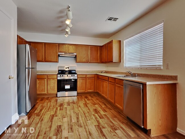 Foto del edificio - 13617 W Peck Ct