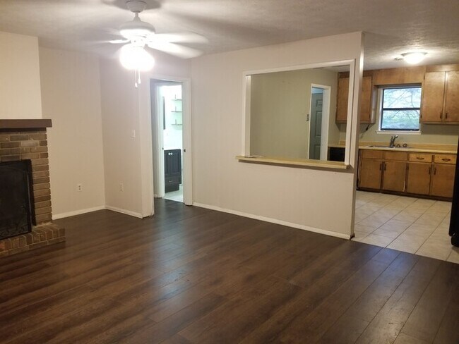 Foto del edificio - 1330 White Oak Dr