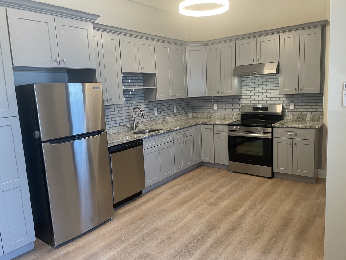 Kitchen - 2074 Morris Ave