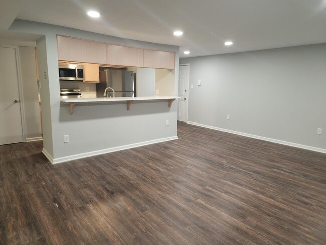 Building Photo - 9387 Horse Castle Ct