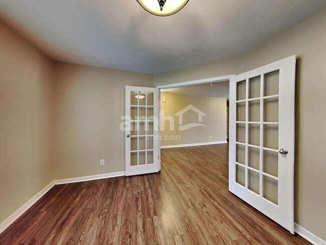 Foto del edificio - 1230 Highland Lake Way