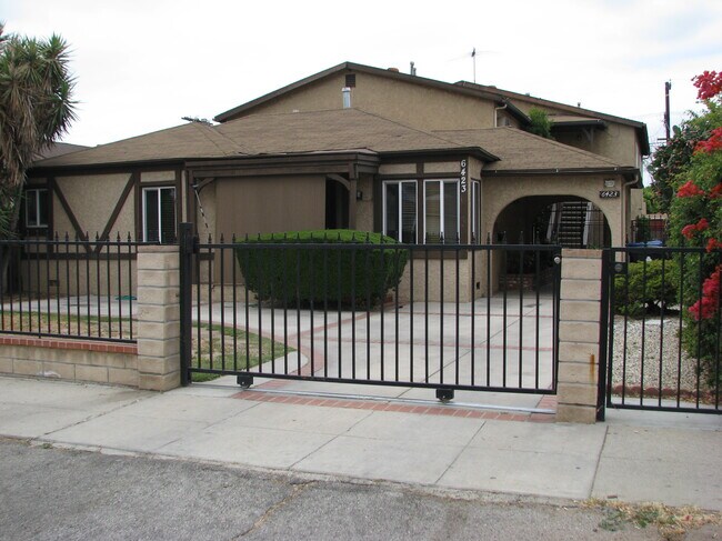 Building Photo - 6423 Tujunga Ave