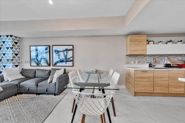 Foto del edificio - 16385 Biscayne Blvd