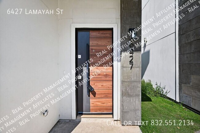 Foto del edificio - 6427 Lamayah St