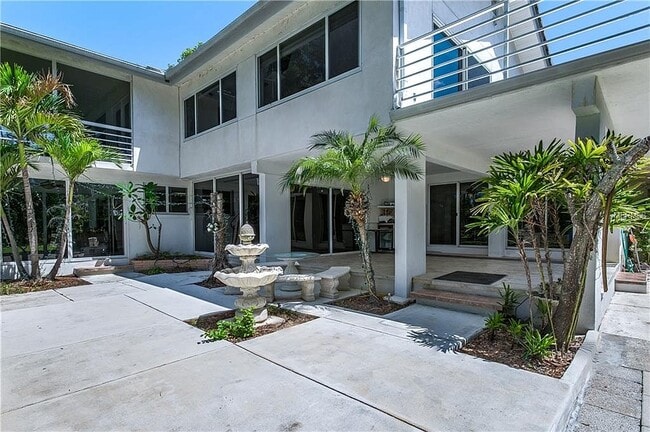 Foto del edificio - 18610 Wayne Rd