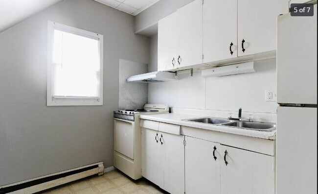 Foto del edificio - 1701 W Adams St