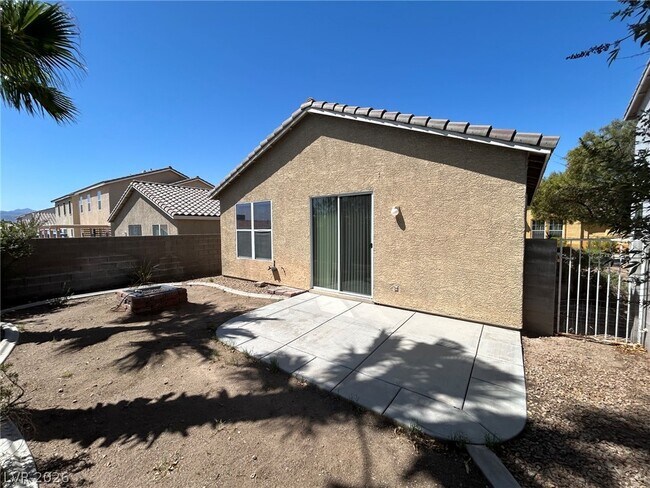 Building Photo - 4962 Droubay Dr