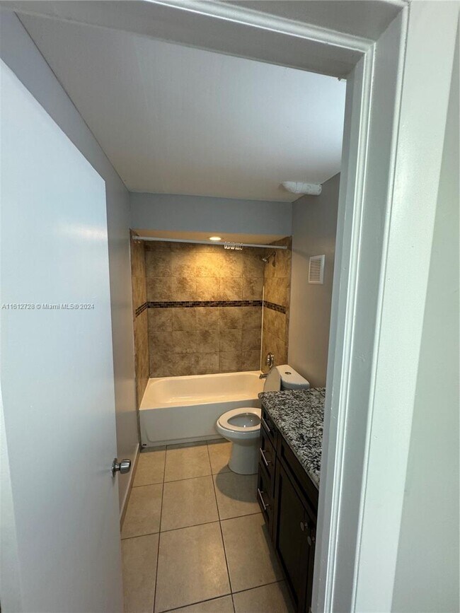 Foto del edificio - 5820 NW 17th Pl