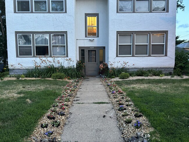 Building Photo - 1602 Van Buren Ave