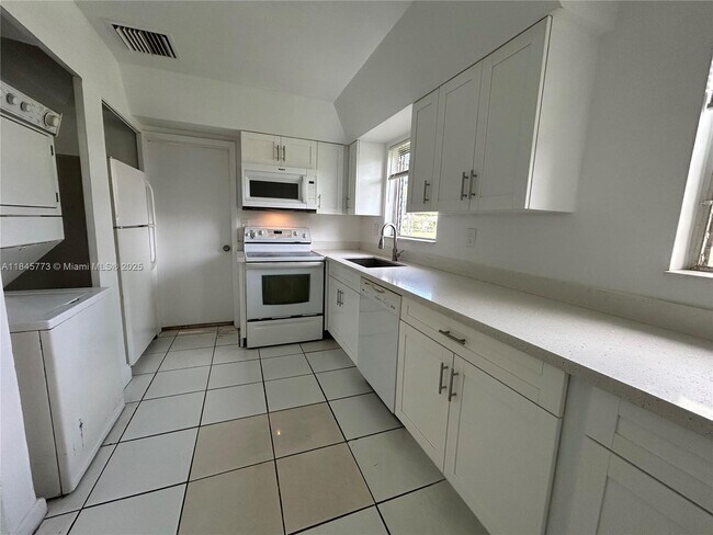 Building Photo - 3620 NW 35th Ave